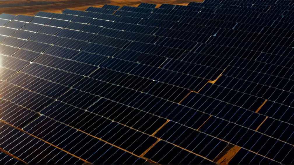 Революція сонячних панелей: Штучний інтелект картографує глобальний розвиток фотовольтаїки від Атаками до Тибету