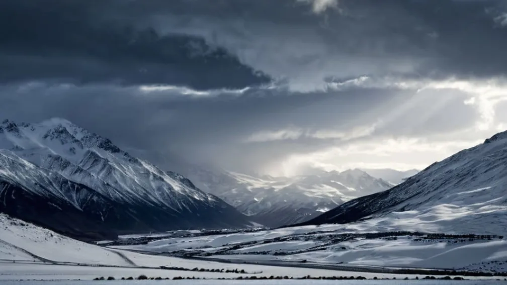 Вісім північних регіонів Іспанії оголосили попередження через сильні снігопади