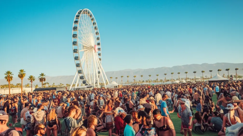 Берні Сандерс несподівано виступив на Coachella з передвиборчою промовою