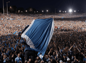 Напад на Мілея: президента Аргентини евакуювали після обстрілу під час передвиборчої кампанії