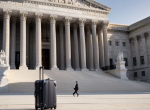 Верховний суд США дозволив рейди проти іммігрантів у Лос-Анджелесі: що це означає