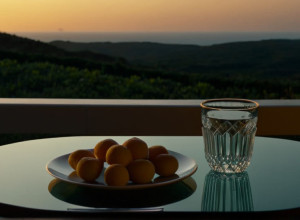 Філософія очікування: Два шляхи до сенсу життя