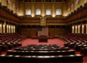 Політичний скандал у Мадриді: Аюсо ухиляється від обговорення звинувачень щодо свого партнера