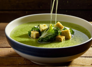 Гранадійський Суп з Ескаролом: Традиційний Андалузький Рецепт для Холодної Погоди