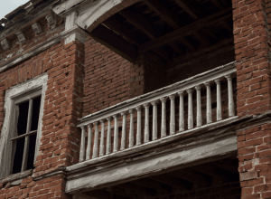 Трагедія в Іспанії: Чоловік загинув, зірвавшись з балкона через обвал поручнів в Оренсе