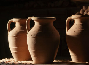 Іспанський майстер відроджує давньоримські традиції виноробства: Амфори та натуральне вино