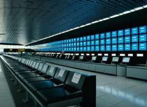 Скасовані рейси Мадрид-Каракас: Сотні пасажирів застрягли в аеропорту Барахас через геополітичну напругу