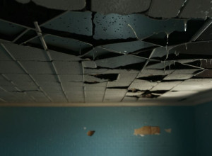 Школа в Мадриді під загрозою обвалу: батьки вимагають негайного ремонту через тріщини, протікання та азбест