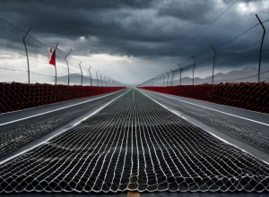 Війна дронів: Україна та Росія захищають дороги сітками від ворожих безпілотників