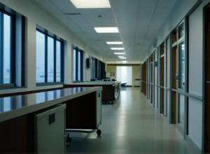 Скандал у лікарні Торрехон: Виявлено письмові накази про відмову пацієнтам та повторне використання медичних матеріалів