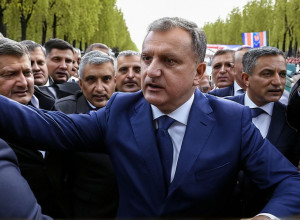 Іспанські ліві звинувачують опозицію у спробі "відмити імідж правих путчистів"