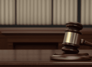 Засуджений на 12 років за сексуальні зловживання над двома доньками своєї партнери, зйомку жінок у ванних та розповсюдження матеріалів із педофільним змістом
