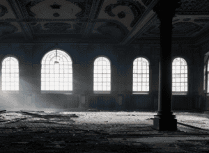 «Рейв» на Карнавал зірвано: Mossos запобігли нелегальній вечірці в старому санаторії Монсеррат