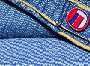 Вигідна пропозиція дня: чоловічі джинси Tommy Hilfiger зі знижкою 60%