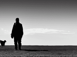 За лаштунками мистецтва: Документальний фільм розкриває таємниці контроверсійного художника Сантьяго Сьєрри