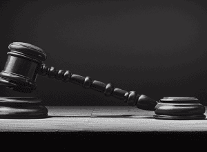 Суддя Ле Пен під тиском ультраправих у Франції