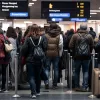 Омбудсмен вимагає зустрічі з AENA та мерією Мадрида через кризу безпритульності в аеропорту Барахас