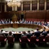 Каталонський парламент проти поглинання: Більшість партій засудила операцію BBVA та Banco Sabadell