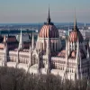 Орбан заборонив прапори ЛГБТК+ на держустановах: Угорщина посилює обмеження