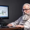 Від банкіра до активіста: Томас Картрайт відстежує депортаційні рейси ICE