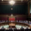 Прем'єр Франції уникнув восьмого вотуму недовіри за півроку: політична криза триває?
