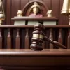 Суд закриває справу проти високопосадовця мерії Мадрида через помилку судді