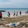Волонтери прибрали пляж Барселонета: зібрано 90 кг сміття