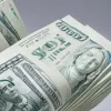 ICE тисне на іммігрантів: щоденні штрафи в $1000 змушують до самодепортації