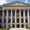Суд призупинив рішення про закриття центру утримання мігрантів "Алігатор Алькатрас"