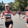 Танзанієць Сімбу вирвав перемогу на марафоні у німця Петроса з різницею в мить